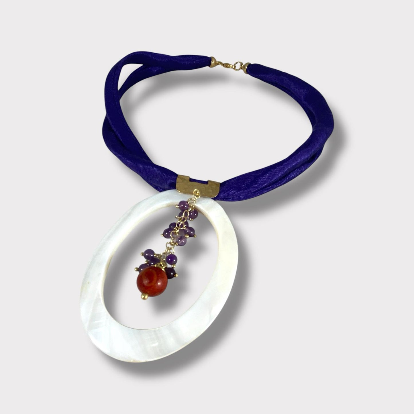 Collana con argento, madreperla, ametista e madrefora