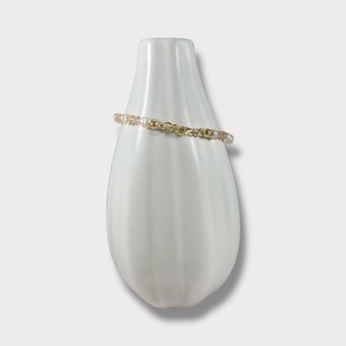 Bracciale con cristalli e perle di acqua dolce