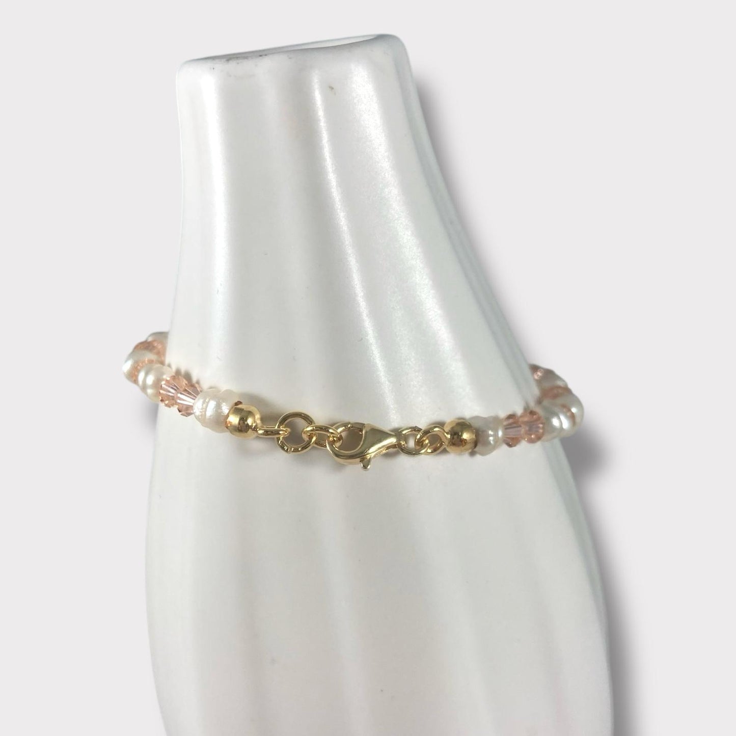 Bracciale con cristalli e perle di acqua dolce