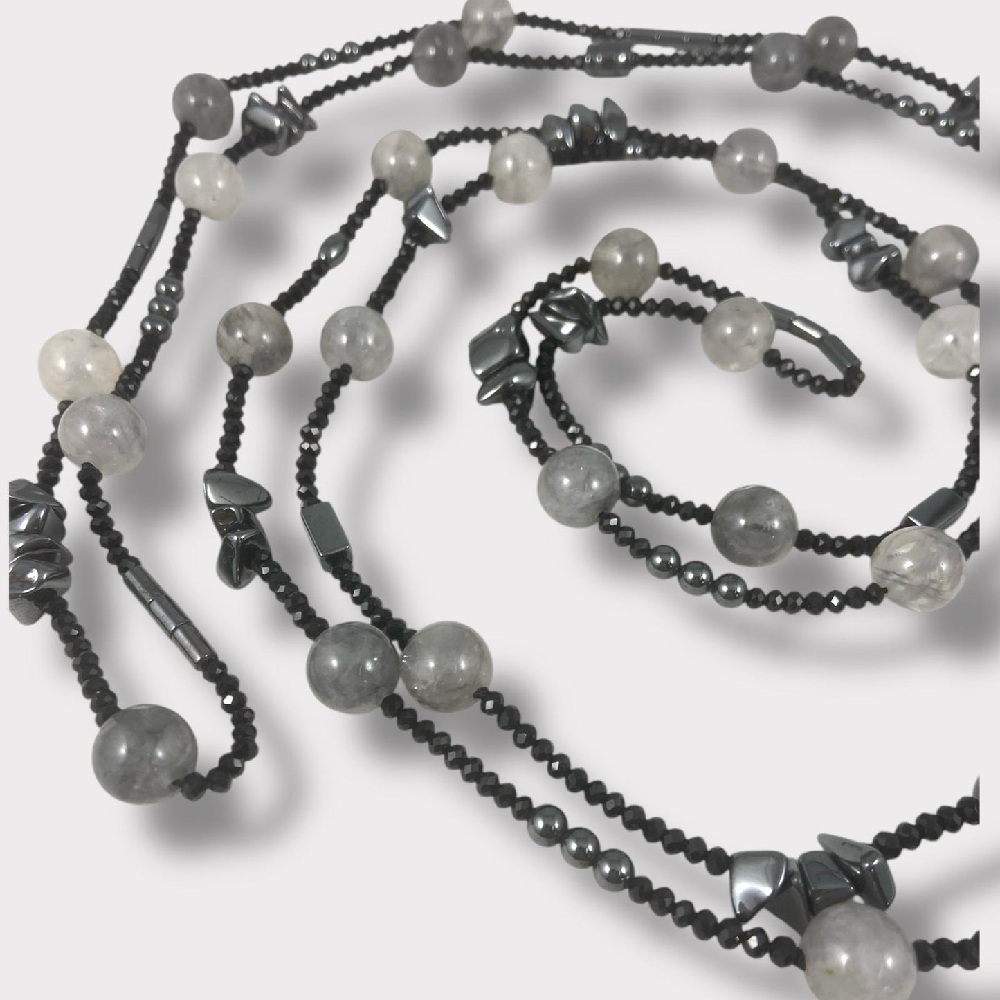 Collana lunga in quarzo e ematite