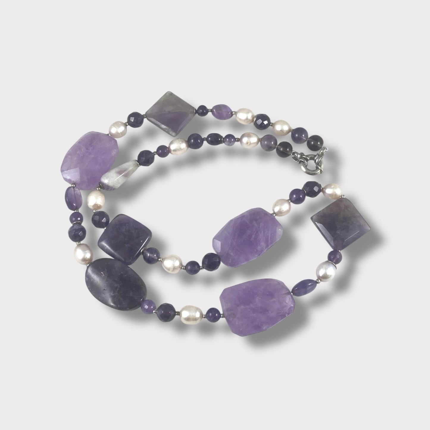 Collana con ametista, argento e perle di acqua dolce