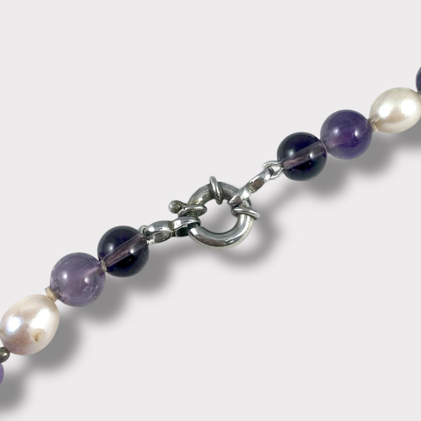 Collana con ametista, argento e perle di acqua dolce