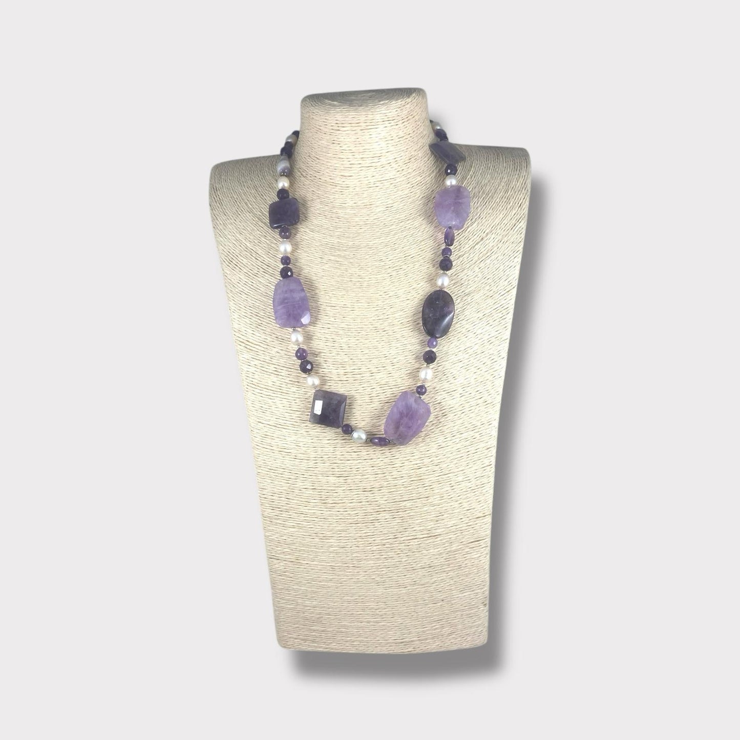 Collana con ametista, argento e perle di acqua dolce