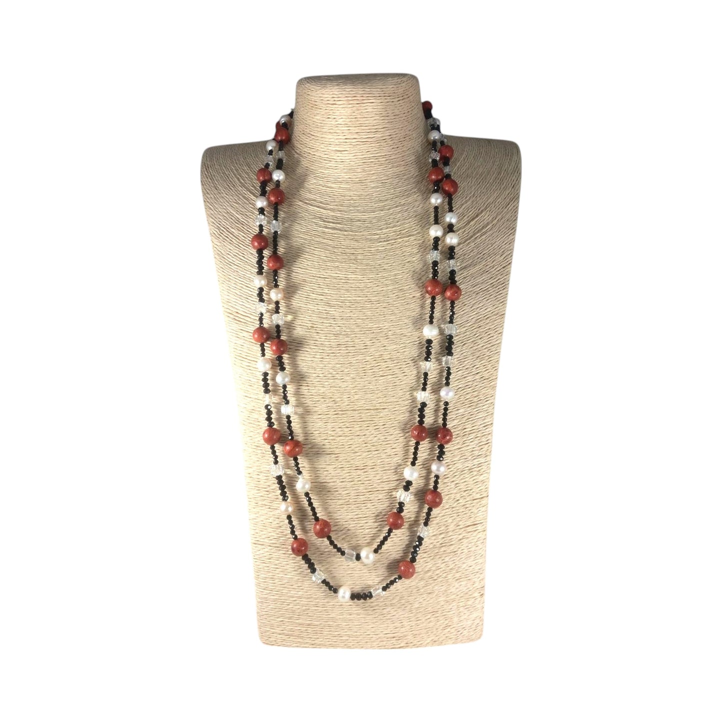 Collana lunga con perle di acqua dolce, madrefora e cristalli