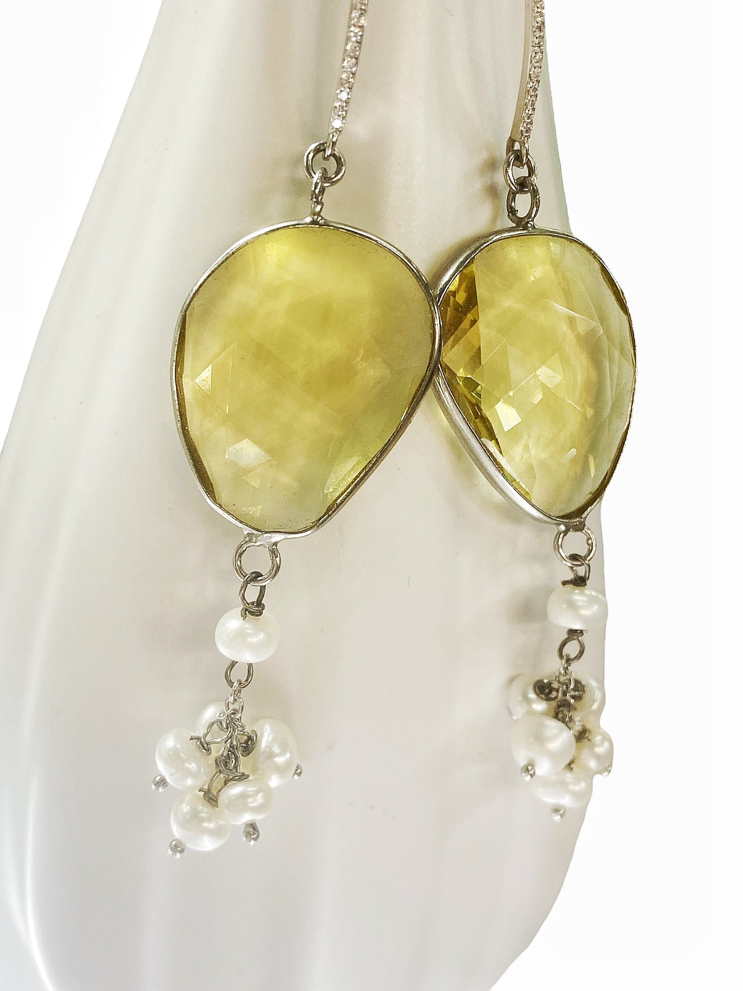 Silver and zirconia earrings with pearls