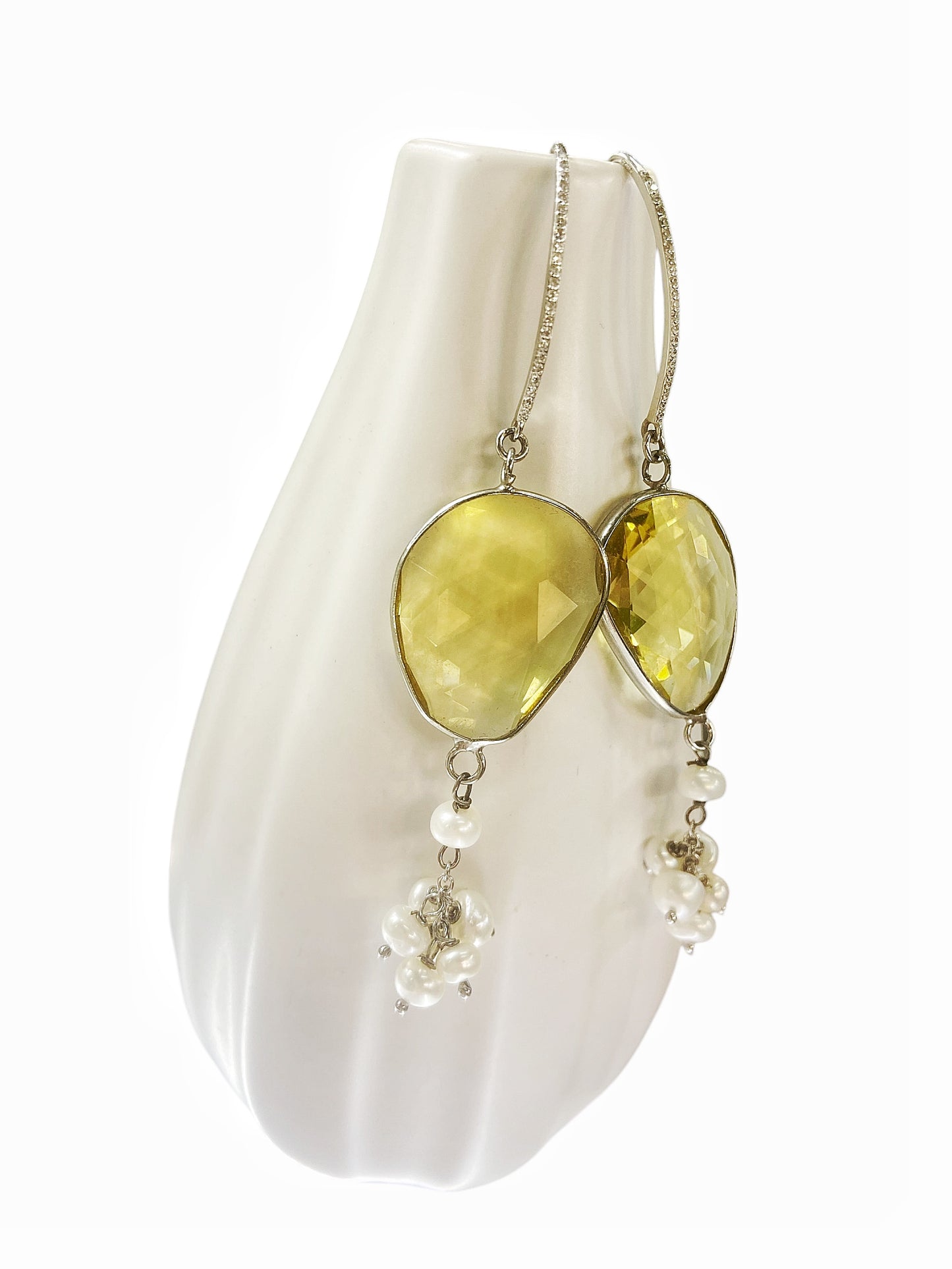 Silver and zirconia earrings with pearls