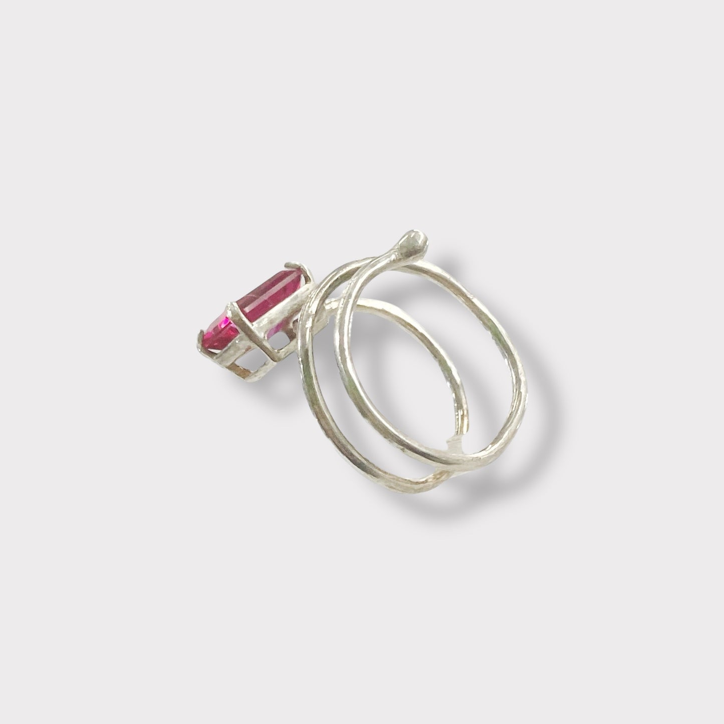 Anello in argento 925 con pietra fucsia