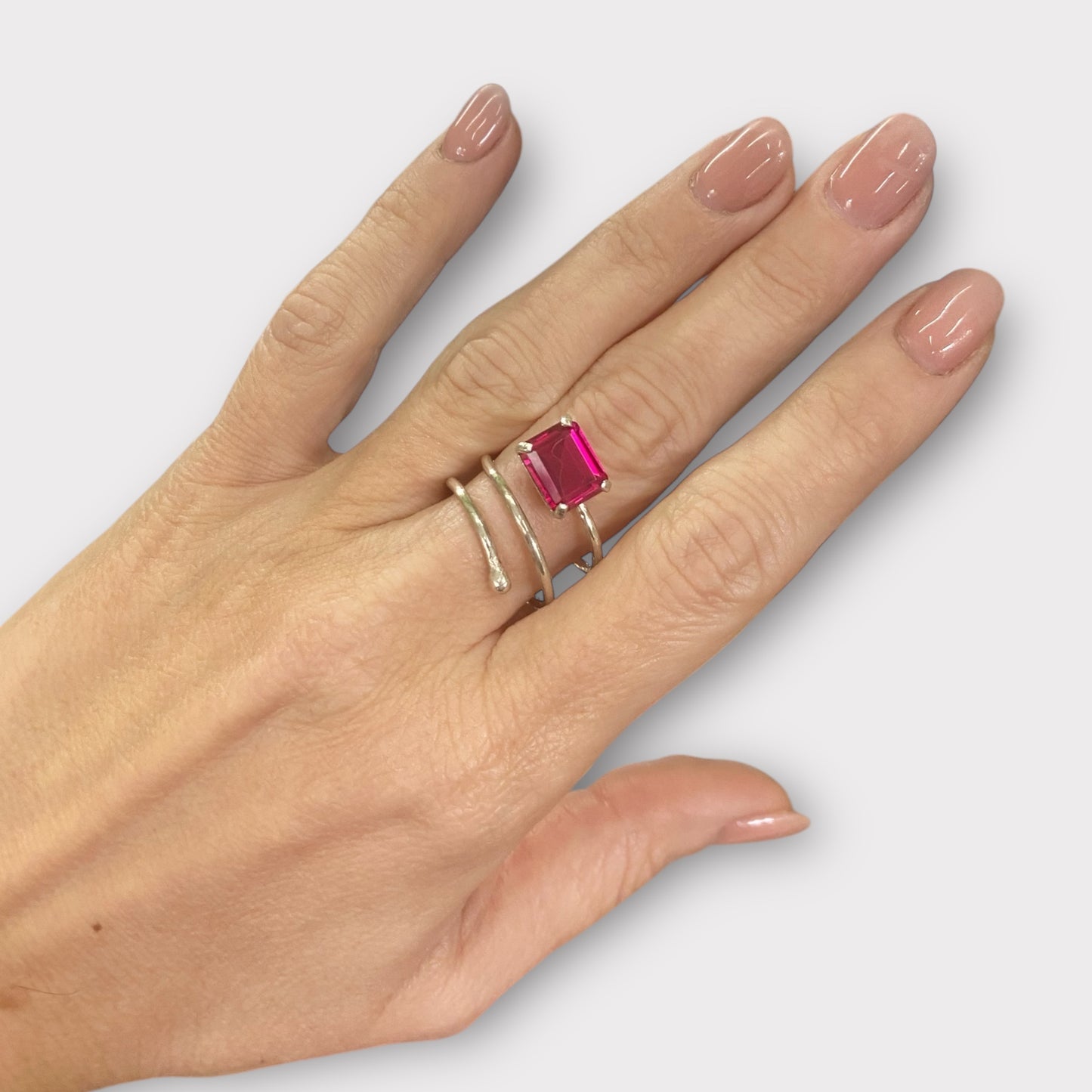 Anello in argento 925 con pietra fucsia