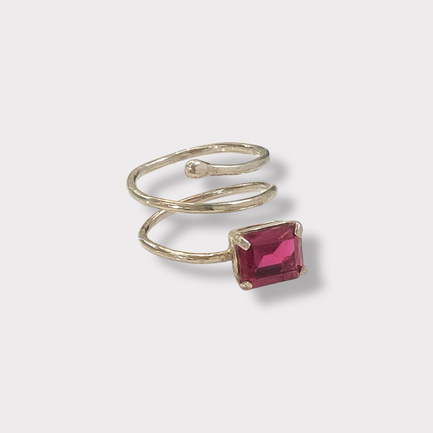 Anello in argento 925 con pietra fucsia