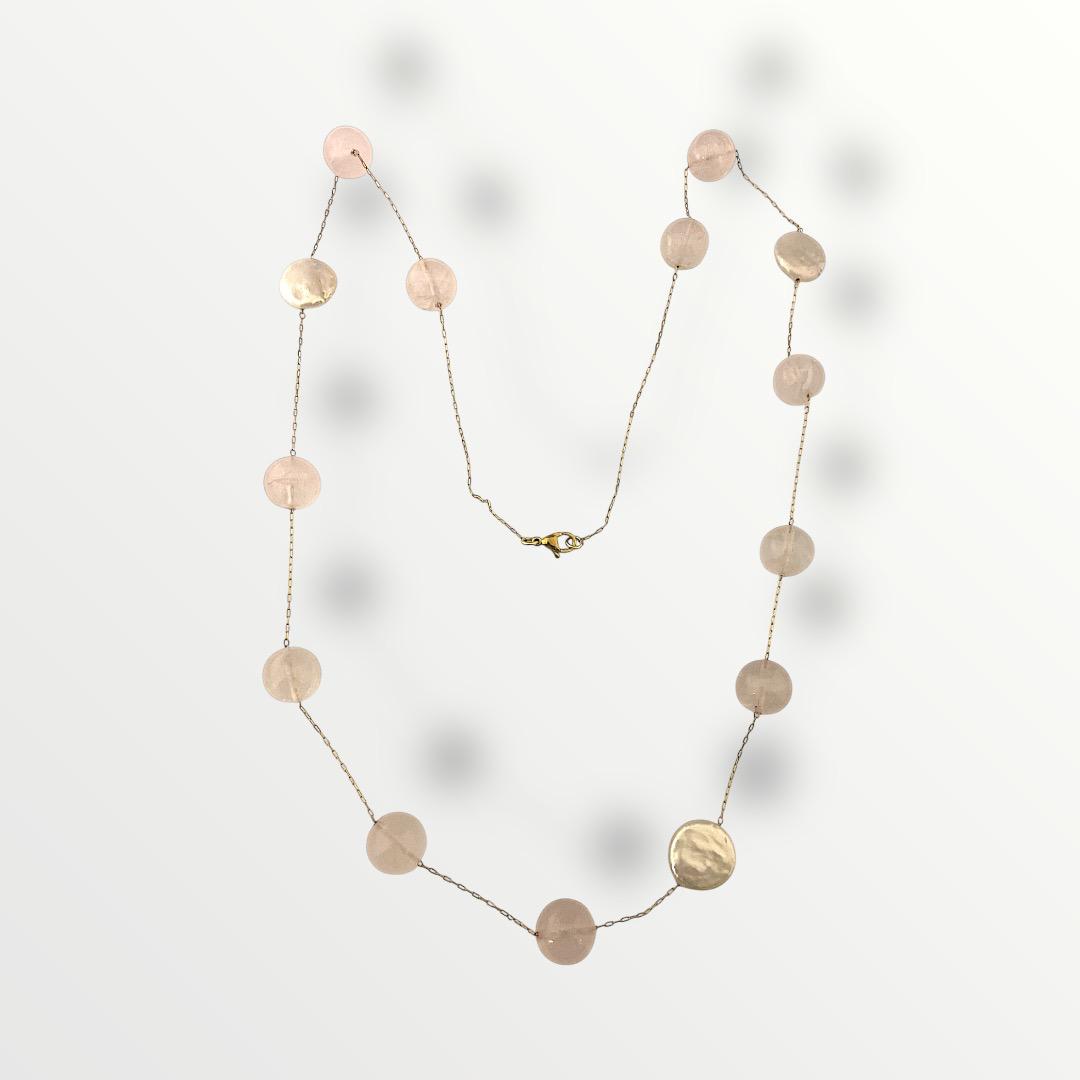 Collana con quarzo rosa, perle di fiume e acciaio dorato