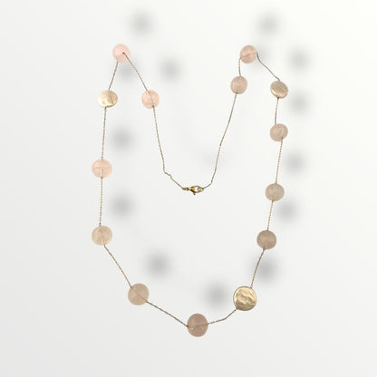 Collana con quarzo rosa, perle di fiume e acciaio dorato