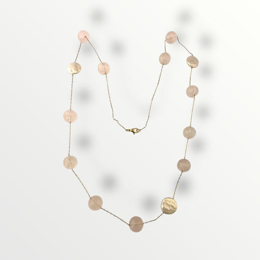 Collana con quarzo rosa, perle di fiume e acciaio dorato
