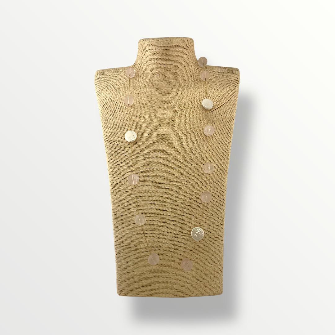 Collana con quarzo rosa, perle di fiume e acciaio dorato