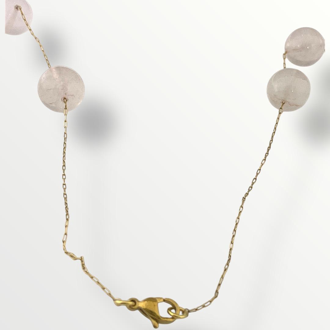 Collana con quarzo rosa, perle di fiume e acciaio dorato