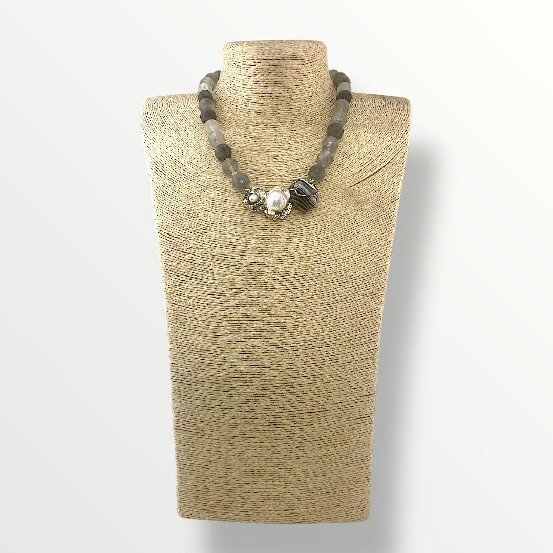 Collana girocollo quarzo grigio e centrale in argento 925