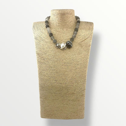 Collana girocollo quarzo grigio e centrale in argento 925