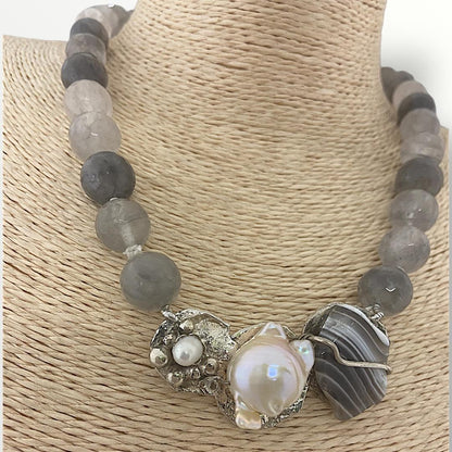Collana girocollo quarzo grigio e centrale in argento 925