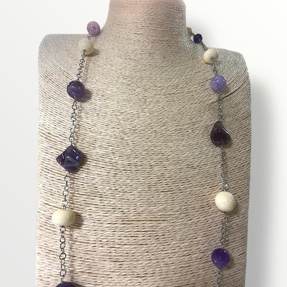 Collana lunga con ametista, pasta d'osso e acciaio