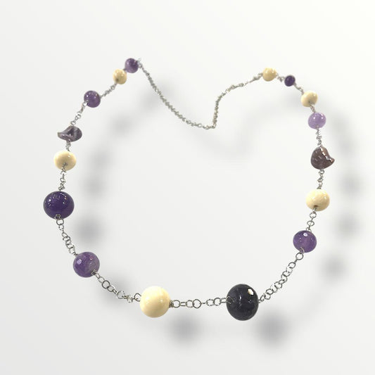 Collana lunga con ametista, pasta d'osso e acciaio