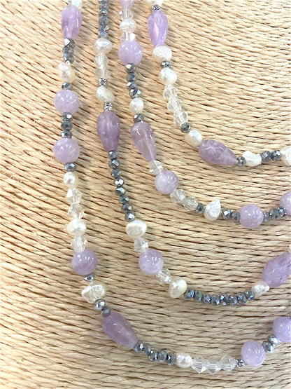 Collana lunga con ametista lavanda e perle di acqua dolce