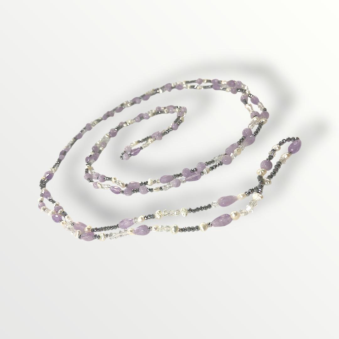 Collana lunga con ametista lavanda e perle di acqua dolce