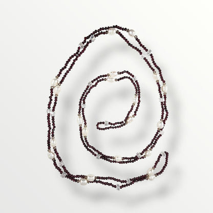 Collana lunga a multigiro con granato e perle di acqua dolce