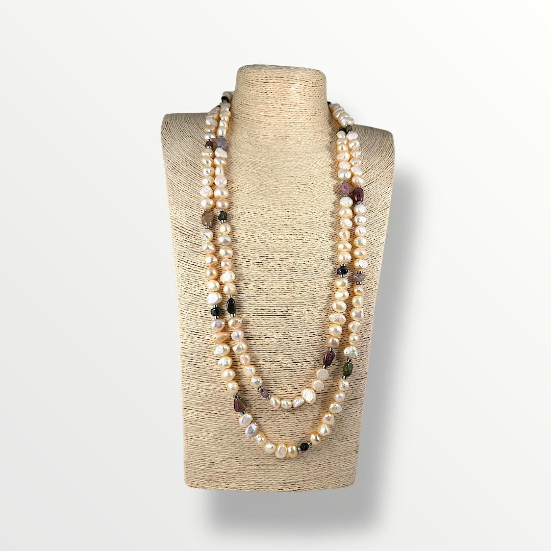 Collana lunga con perle di acqua dolce rosa e tormalina