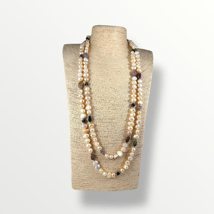 Collana lunga con perle di acqua dolce rosa e tormalina