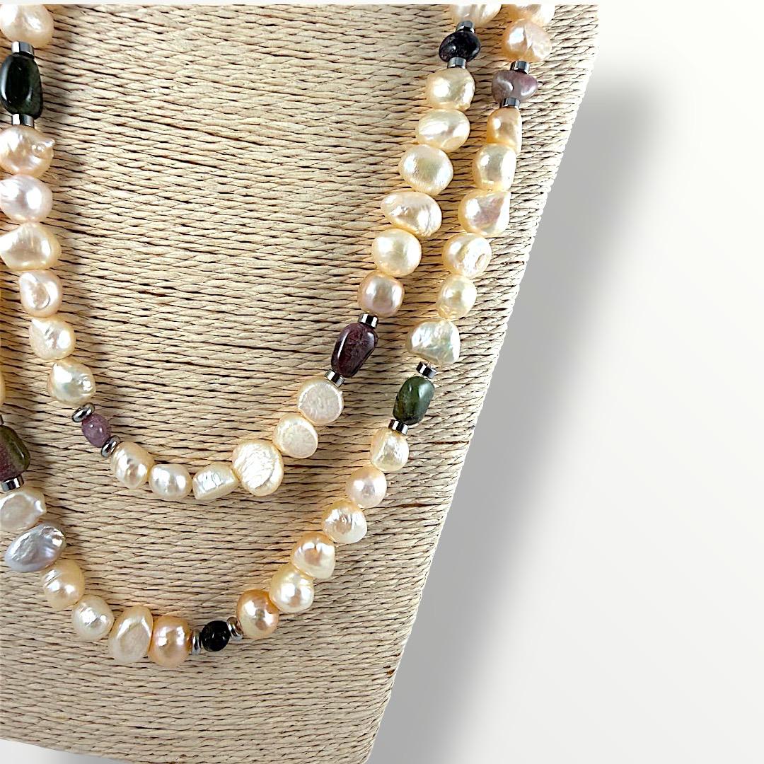 Collana lunga con perle di acqua dolce rosa e tormalina