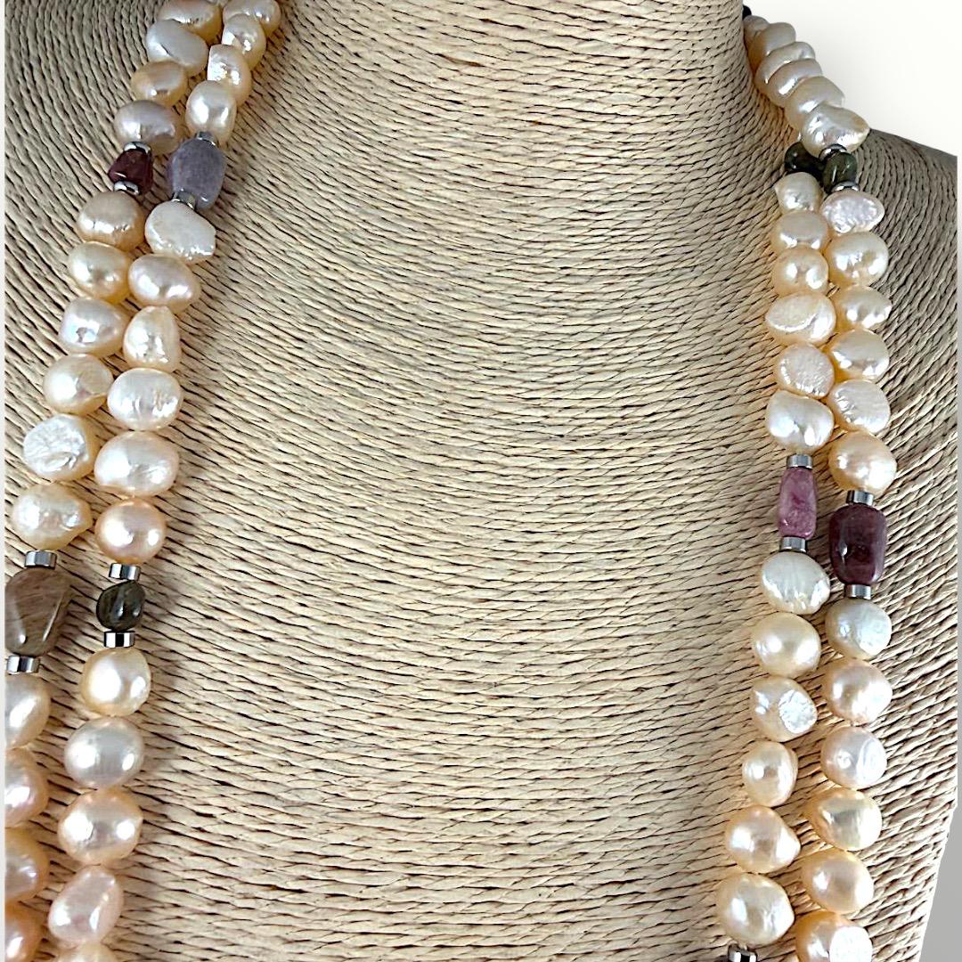 Collana lunga con perle di acqua dolce rosa e tormalina