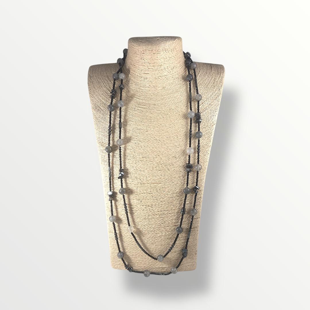 Collana lunga con quarzo grigio, ematite e cristalli