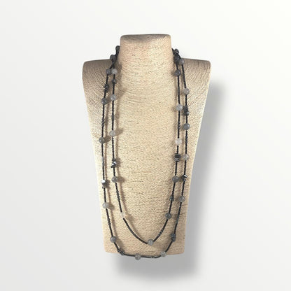 Collana lunga con quarzo grigio, ematite e cristalli