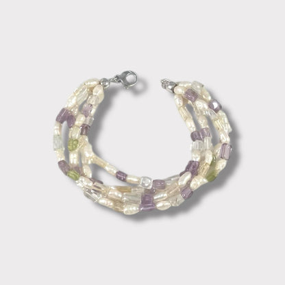Bracciale multifilo con perle di acqua dolce e pietre