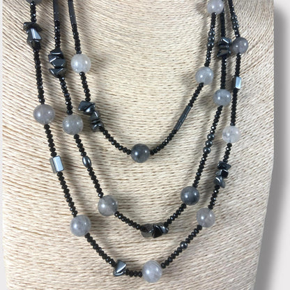 Collana lunga in quarzo e ematite
