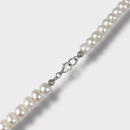 Collana di perle di acqua dolce con laterale in argento