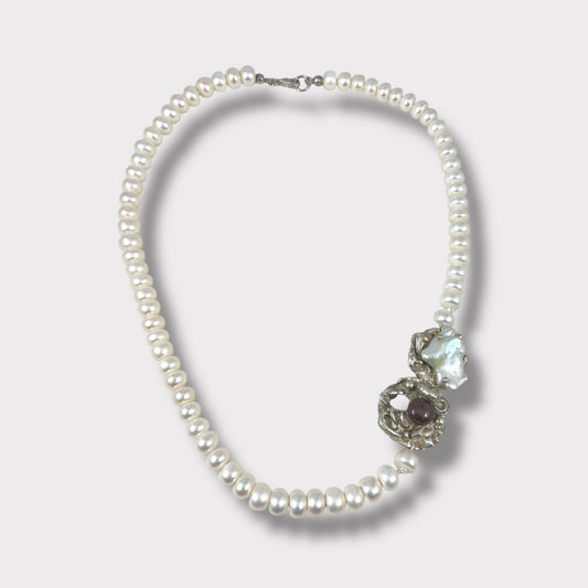 Collana di perle di acqua dolce con laterale in argento